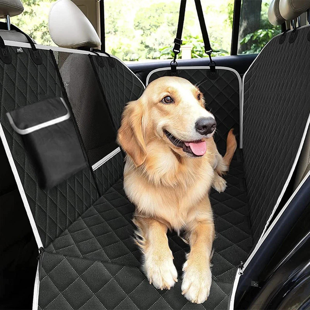 Almofada Impermeável para Pet no Carro 147x137cm em ambiente doméstico, mostrando a escala real