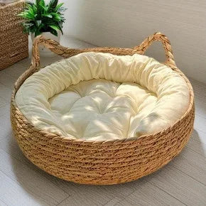 Cama pet formato donut feita em tecelagem de rattan com almofada macia no centro