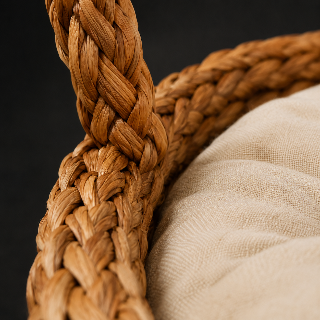 Detalhe de construção e acabamento — Cama Rattan para Gatos Donut com Almofada Aconchegante
